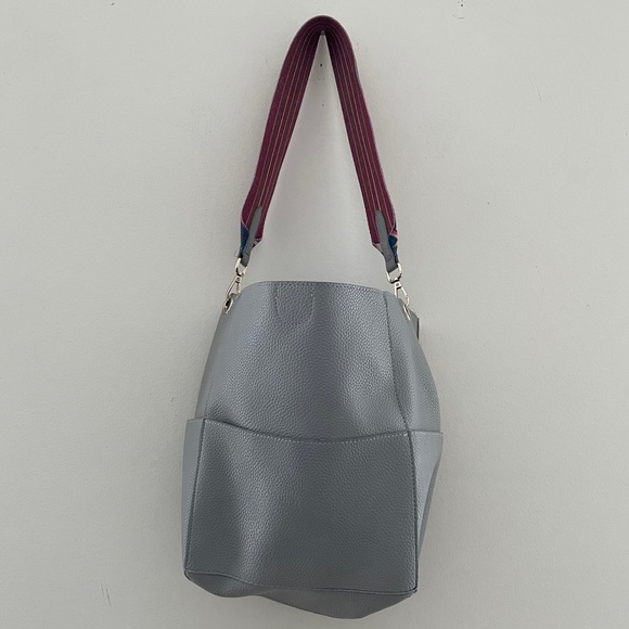 Gray Pebbled Leather Like Handbag Multicolor Strap - Picture 1 of 8